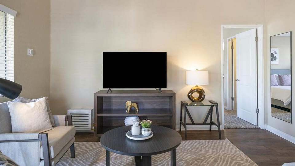 Landing Modern Apartment with Amazing Amenities (ID9448X47) Apartment in Chino