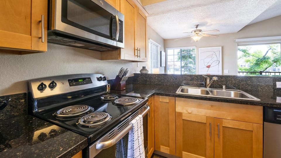 Landing Modern Apartment with Amazing Amenities (ID9448X47) Apartment in Chino