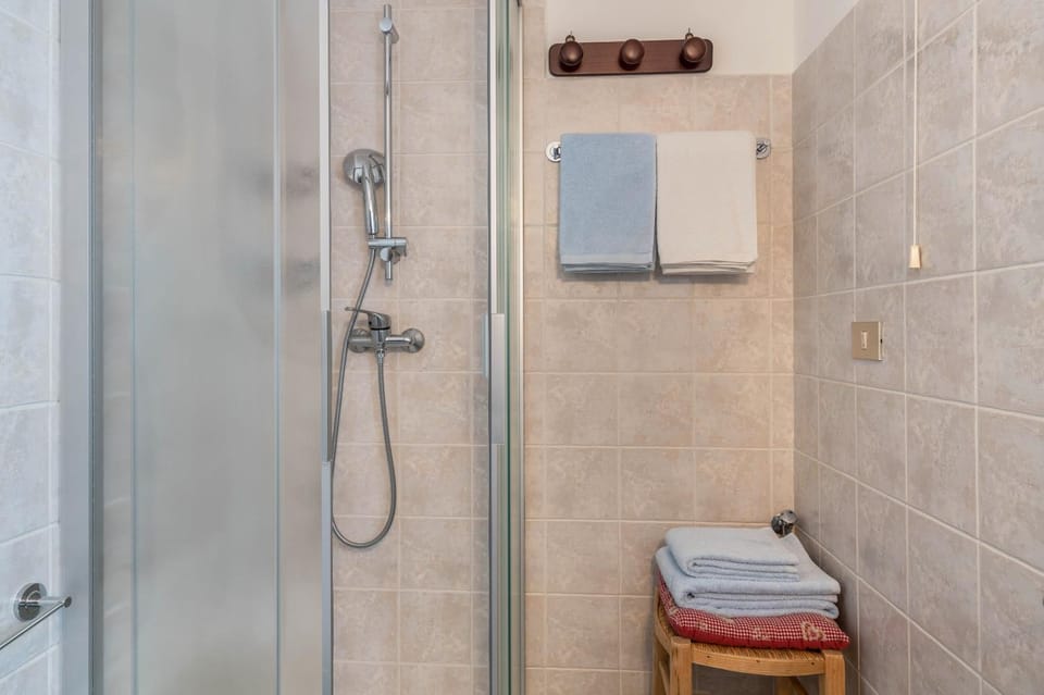Bathroom, Living room