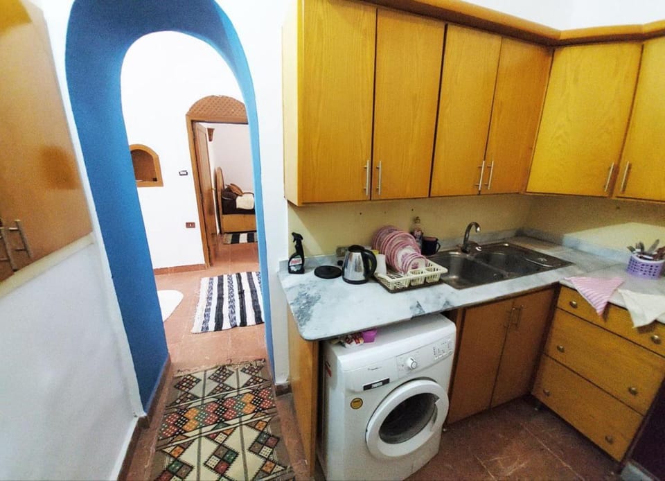 Kitchen or kitchenette, pet friendly, stove, washing machine