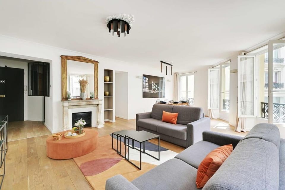 Renovated and modern 4BD for 12 guests Apartment in Paris