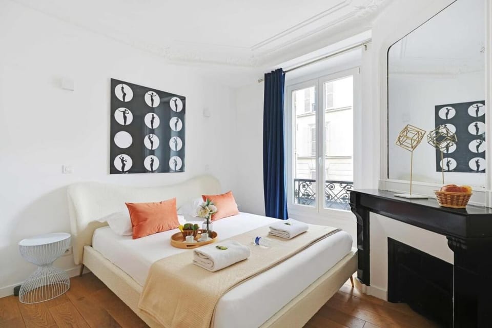Renovated and modern 4BD for 12 guests Apartment in Paris