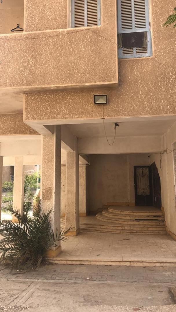 Property building, Facade/entrance, Day
