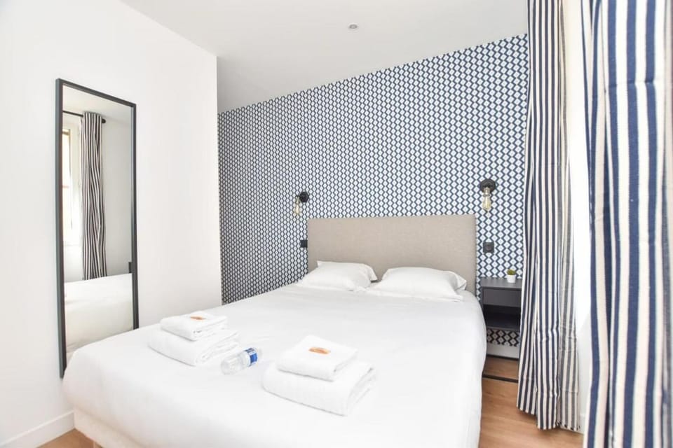 Modern 2BD apartment in Parc Belleville Apartment in Paris