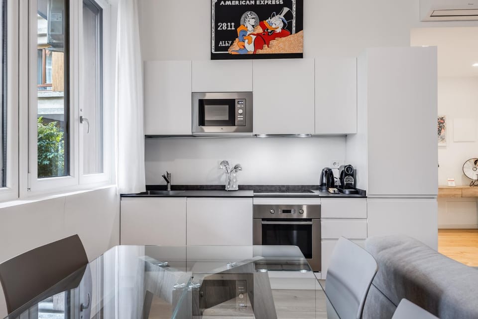 Kitchen or kitchenette, Living room, Dining area, minibar