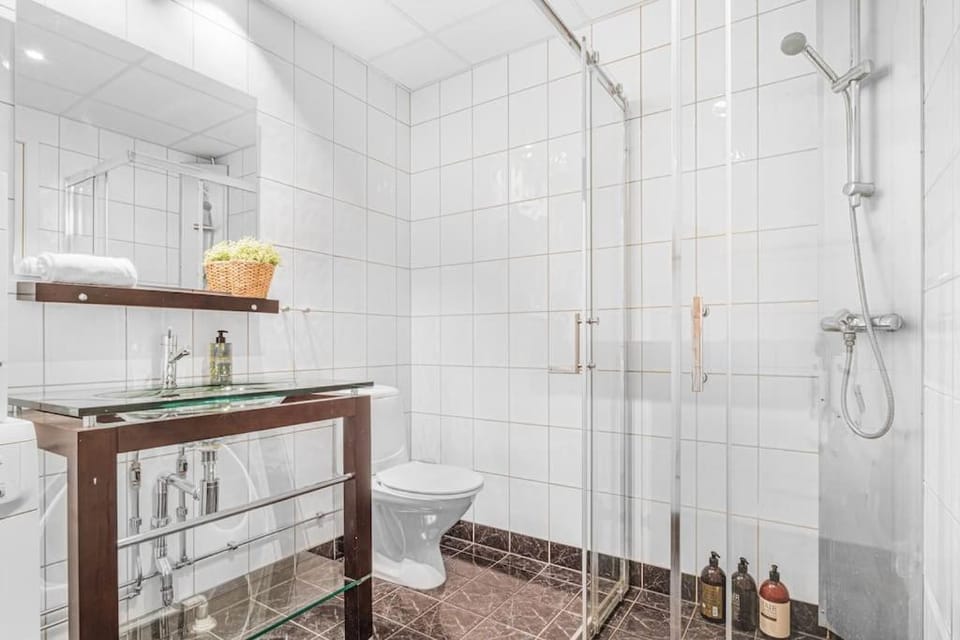 Ocean-view Haven: Take a swim from your window! Apartment in Bergen