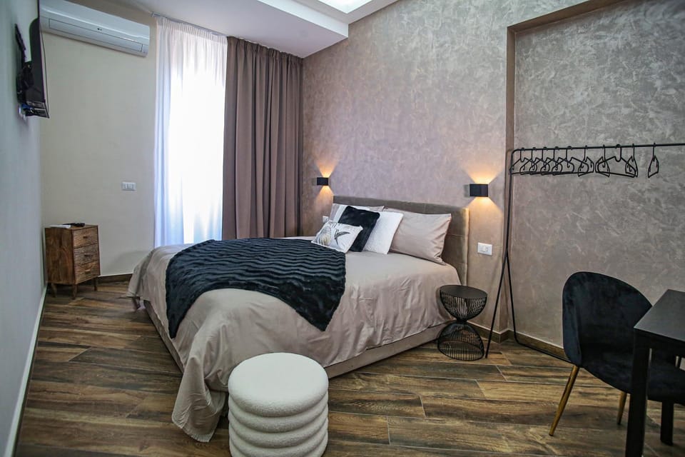 Bed, Photo of the whole room, Bedroom