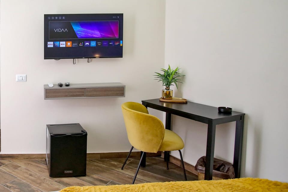 TV and multimedia, hair dresser