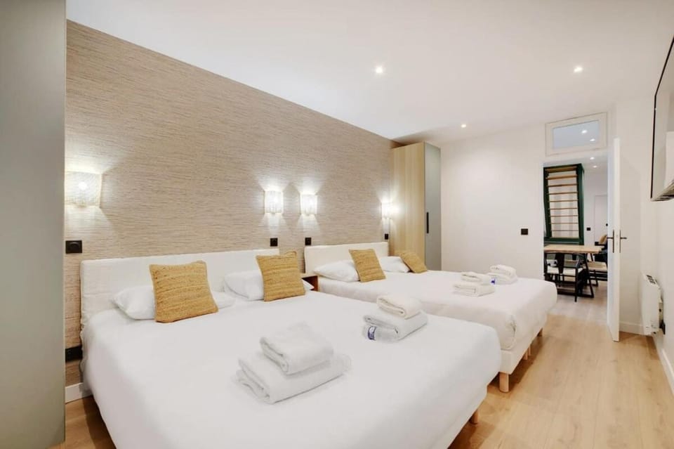 Place d'Italie Modern & Renovated 3BD for 10guests Apartment in Paris