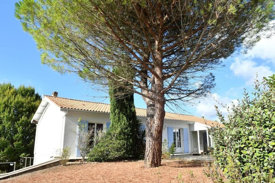Maison à 6 km de Eymet piscine chauffée. Villa in Nouvelle-Aquitaine