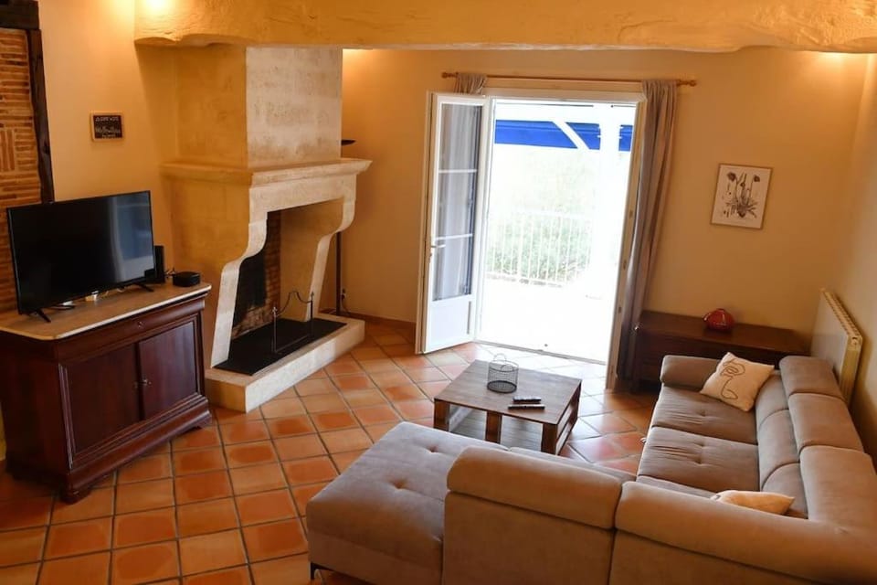 Maison à 6 km de Eymet piscine chauffée. Villa in Nouvelle-Aquitaine