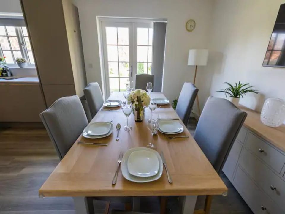 Kitchen or kitchenette, Living room, Other, Seating area, Dining area