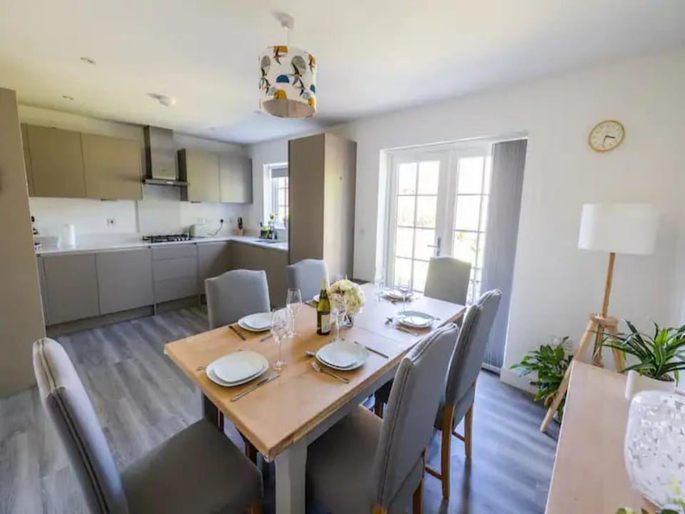 Kitchen or kitchenette, Living room, Other, Seating area, Dining area, stove