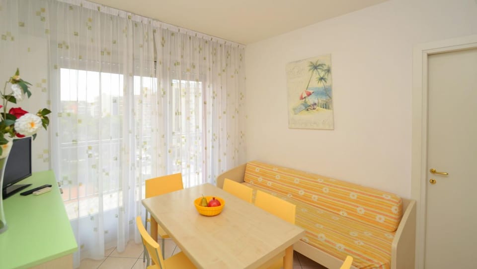 TV and multimedia, Living room, Dining area