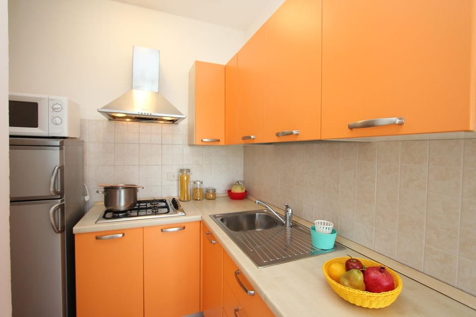 Kitchen or kitchenette, Living room, microwave, stove, kitchen