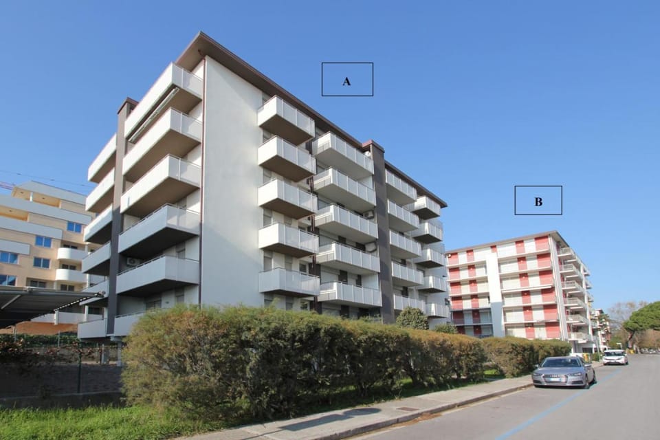 Property building, Neighbourhood