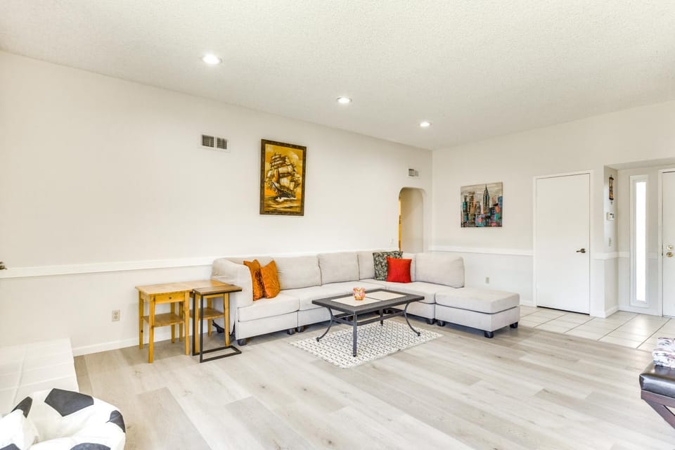Pet-Friendly Palm Desert Condo w/ Pool Access! House in Indian Wells