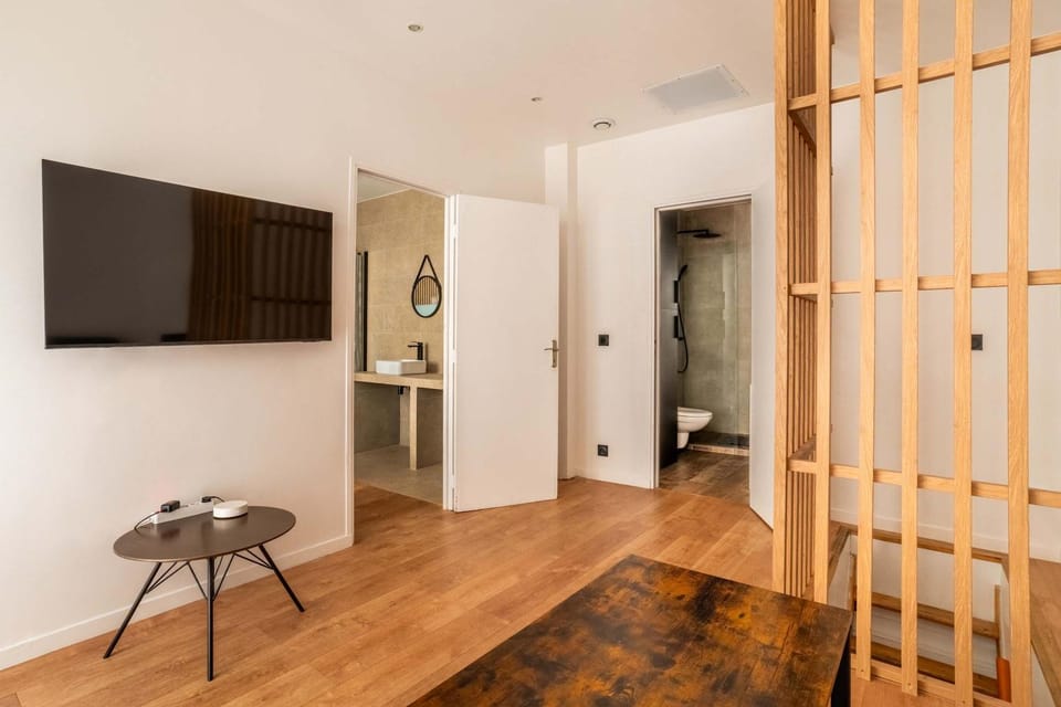 Modern and renovated apartment next to Sacré-Coeur Apartment in Paris