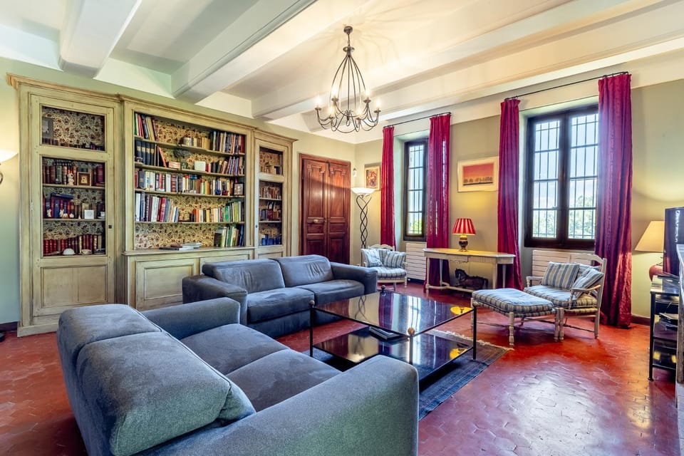 Communal lounge/ TV room, Living room