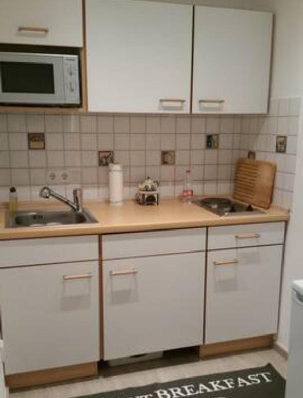 Kitchen or kitchenette, minibar, stove