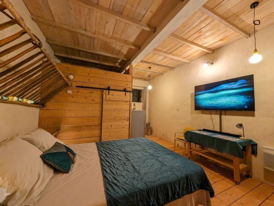 Logement - Studio indépendant à Pérouges Apartment in Auvergne-Rhône-Alpes