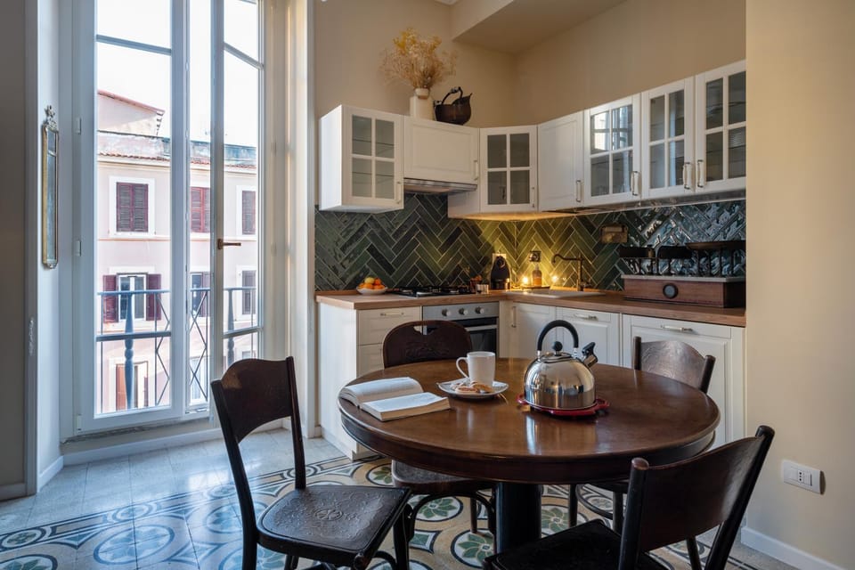 Kitchen or kitchenette, Living room
