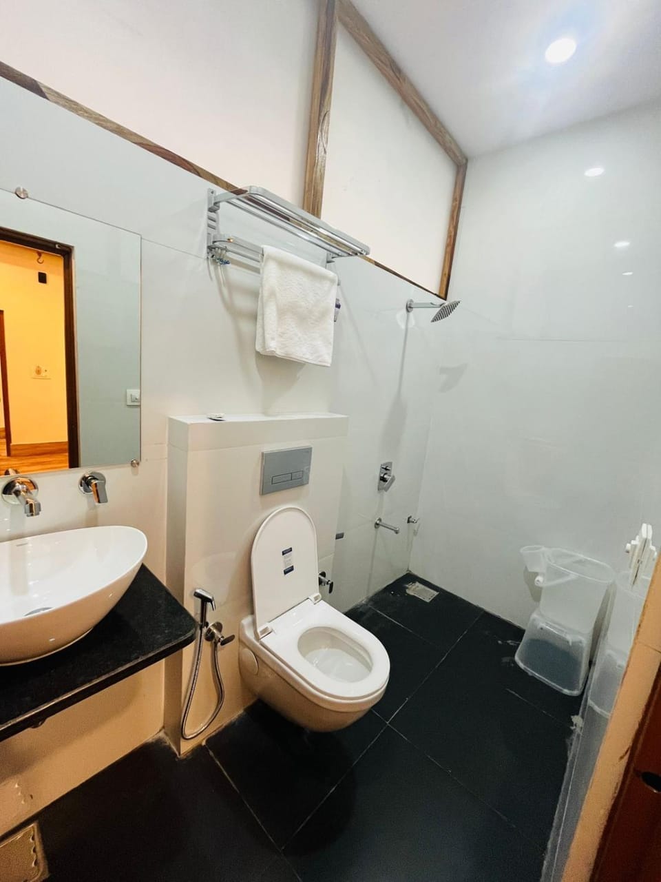 Shower, Toilet, Bathroom, bidet, towels