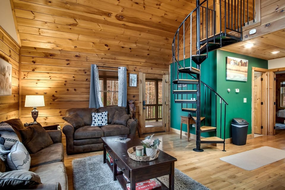 Cozy Cabin Retreat: Tiny Trotter Cabin in Swain County