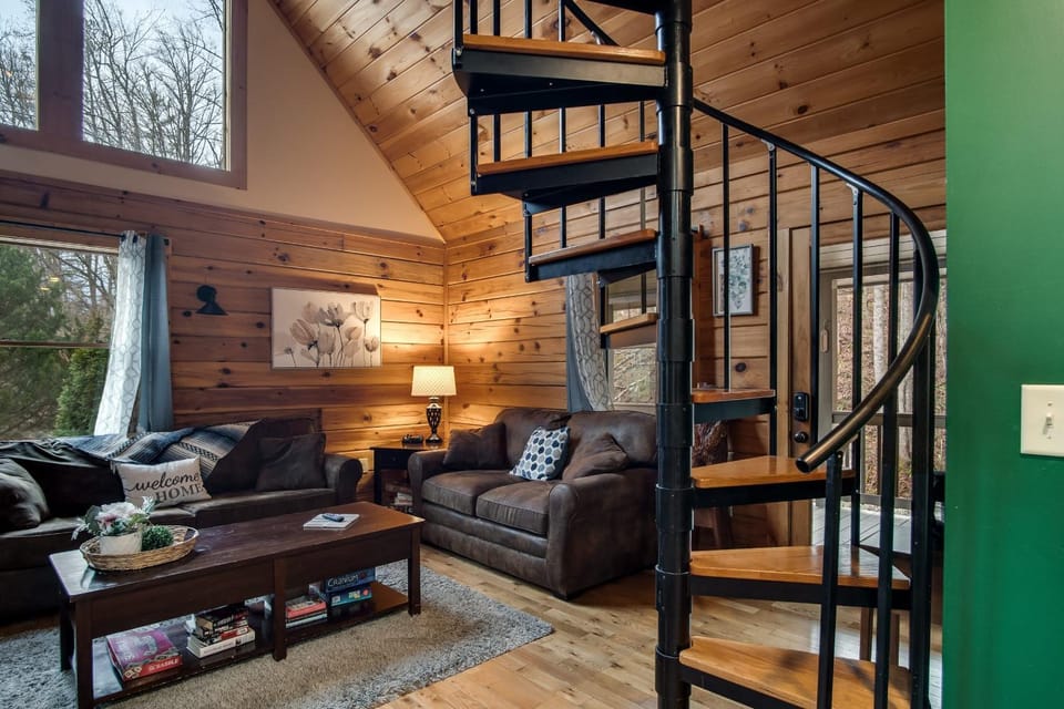Cozy Cabin Retreat: Tiny Trotter Cabin in Swain County