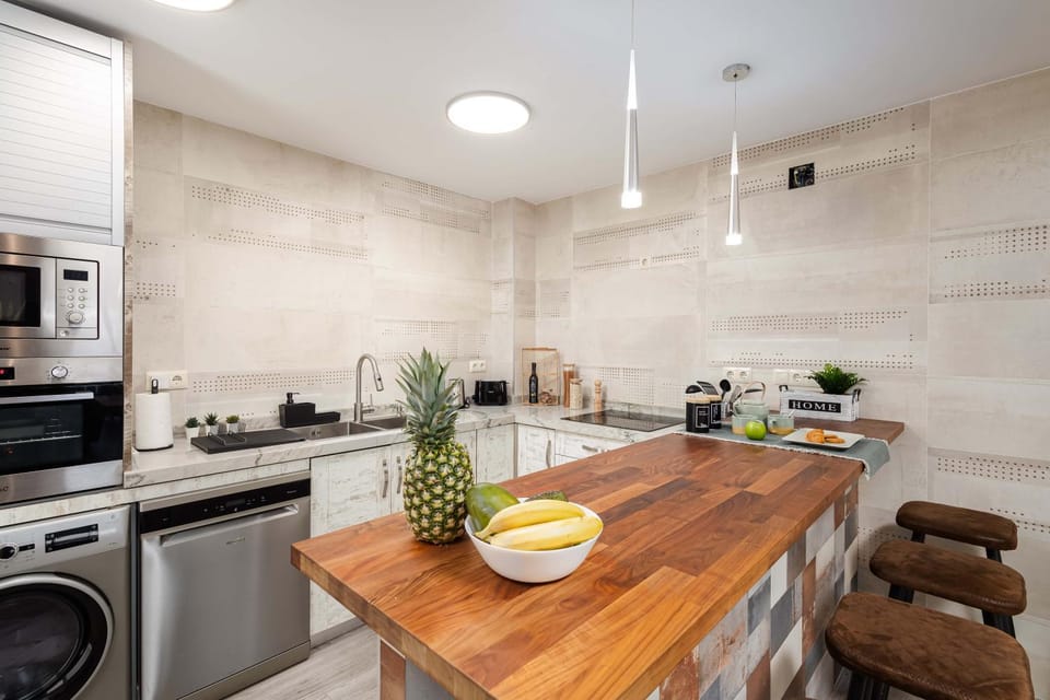 Coffee/tea facilities, Kitchen or kitchenette, Kitchen or kitchenette, Dining area, Communal kitchen, dishwasher, minibar, pet friendly, stove, toaster, washing machine