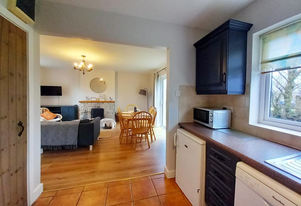 Leitrim Quay - Riverside Cottage 4 House in Leitrim, Co. Leitrim, Ireland