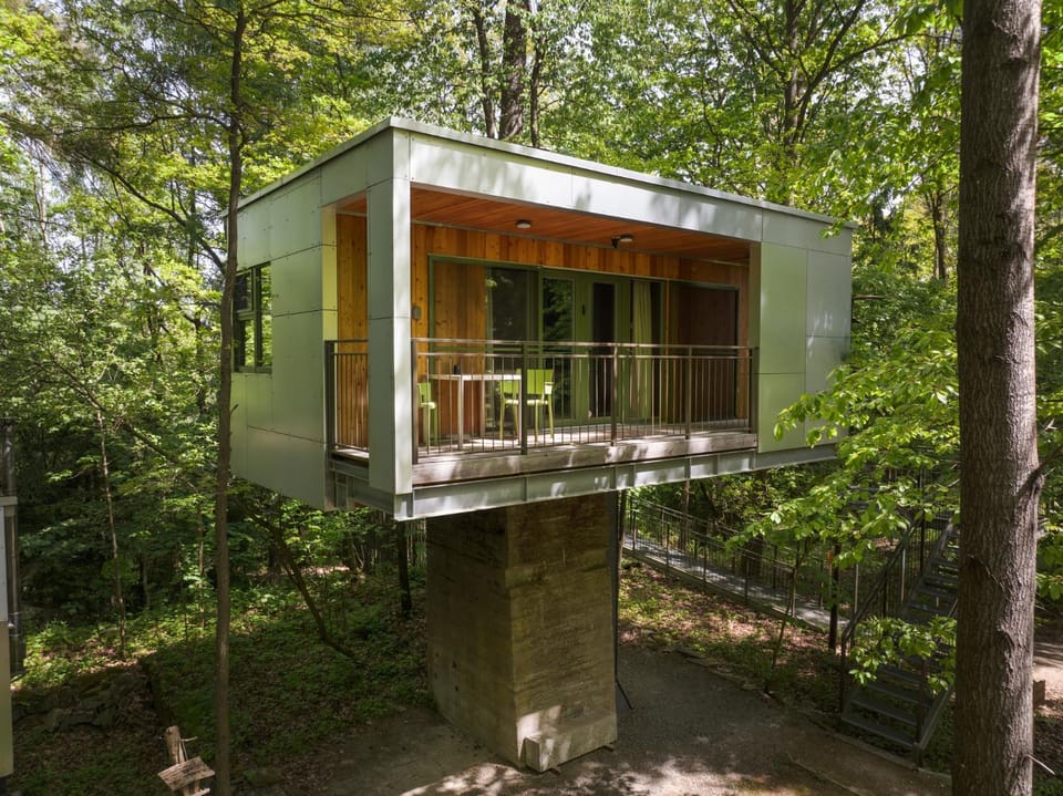 Property building, Natural landscape, Balcony/Terrace