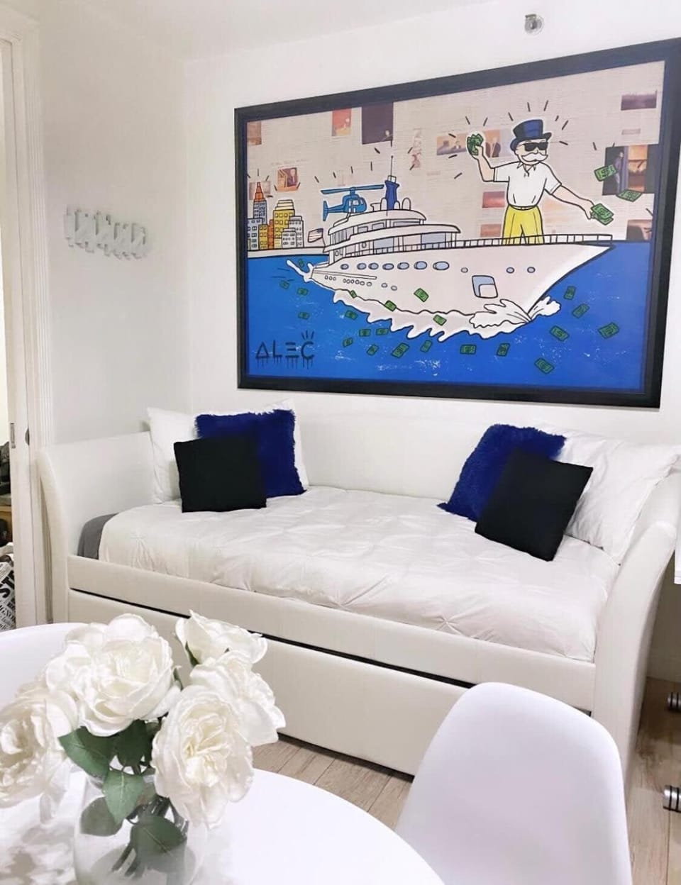BEST DEAL! 2 Bedroom Modern Beachfront by YouRent! House in Flamingo Lummus