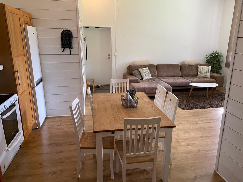 Kitchen or kitchenette, Living room, Seating area, Dining area