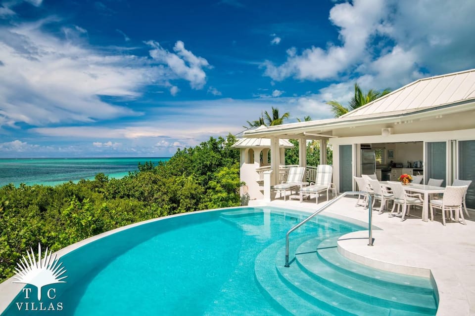Turtle Beach 5BR Snorkeling Kayaks & Family Entertainment Villa in The Bight Settlement
