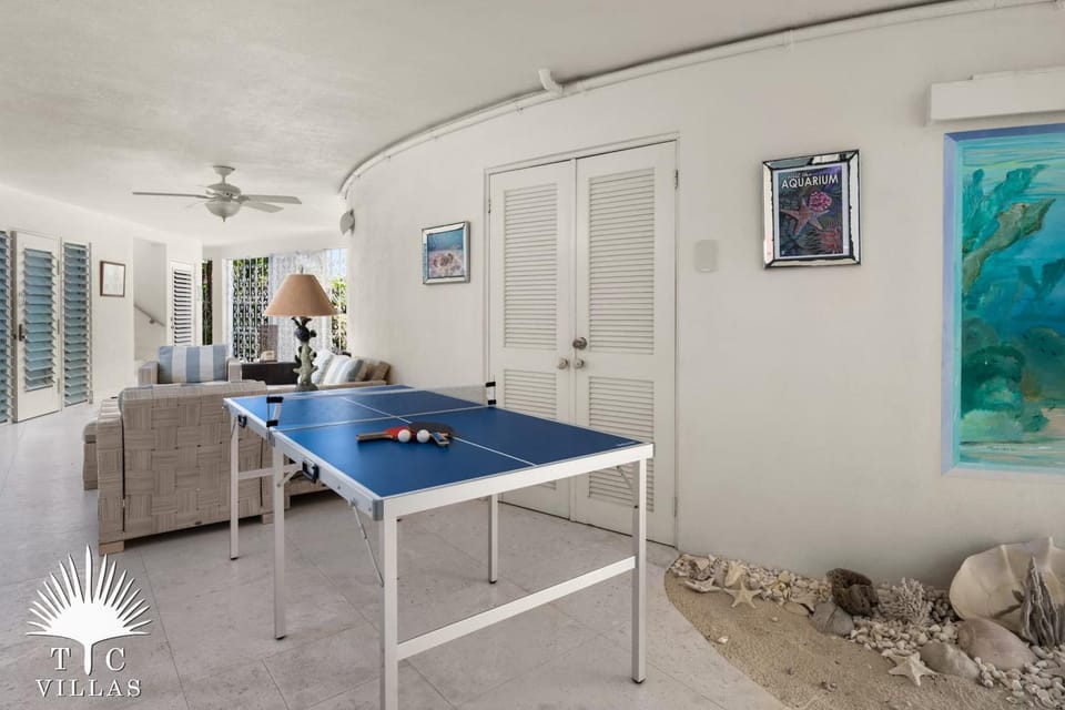 Turtle Beach 5BR Snorkeling Kayaks & Family Entertainment Villa in The Bight Settlement