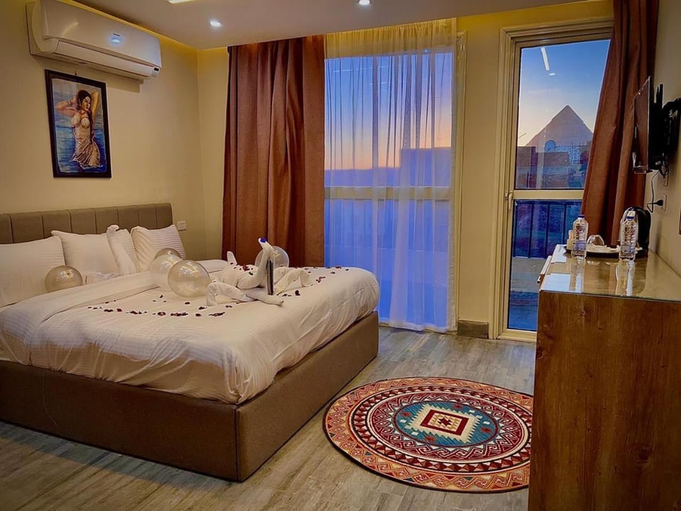 Bed, Natural landscape, TV and multimedia, Photo of the whole room, Bedroom, air conditioner