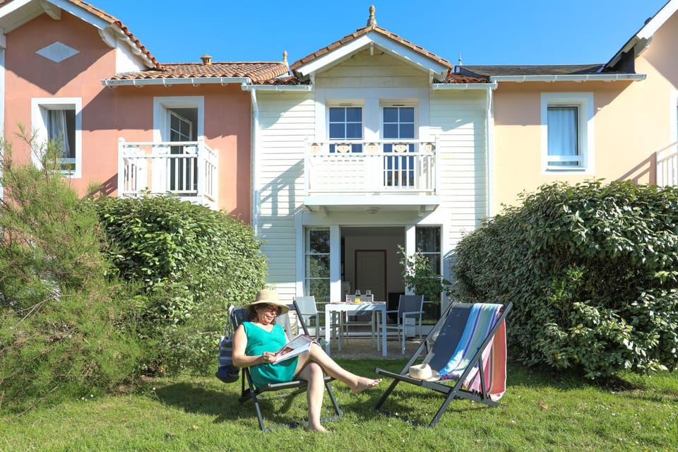 Property building, Garden, Garden view