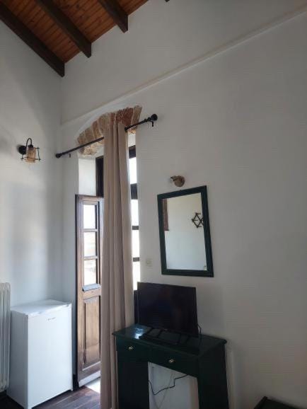 Belessi's Mansion 1 Bed and Breakfast in Islands