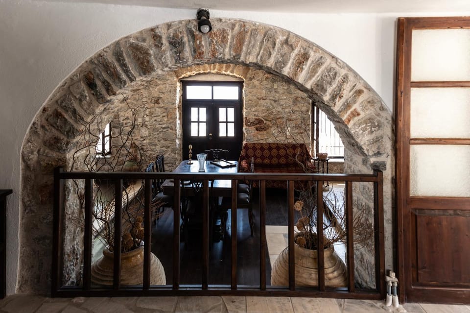 Belessi's Mansion 1 Bed and Breakfast in Islands