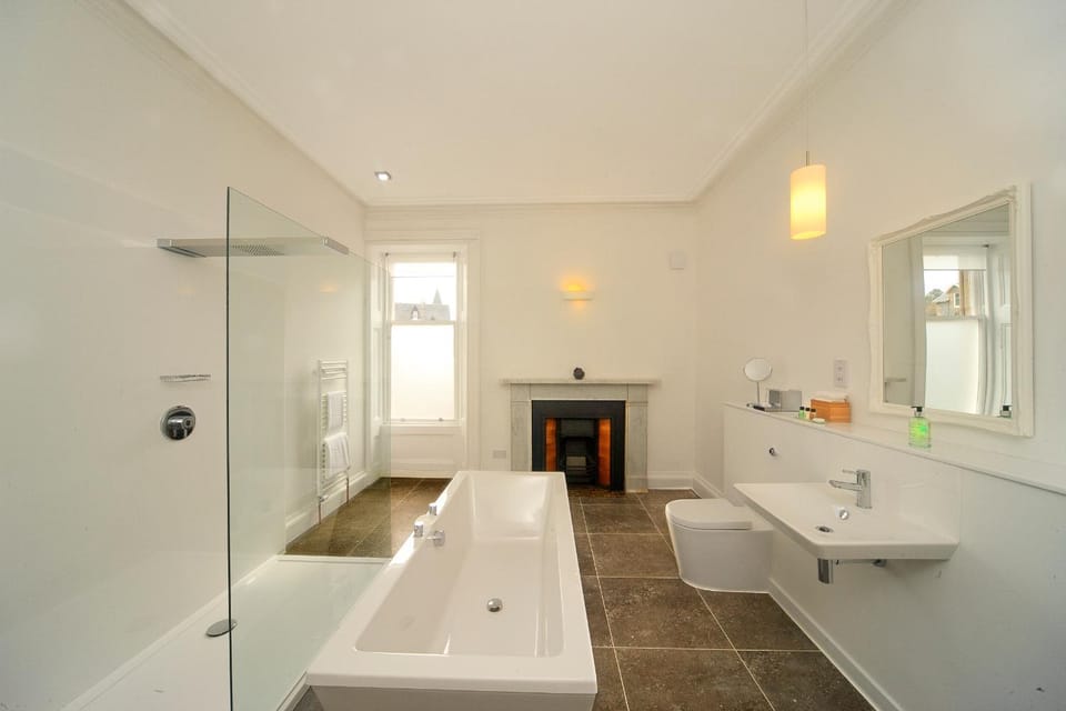 Bathroom, Photo of the whole room