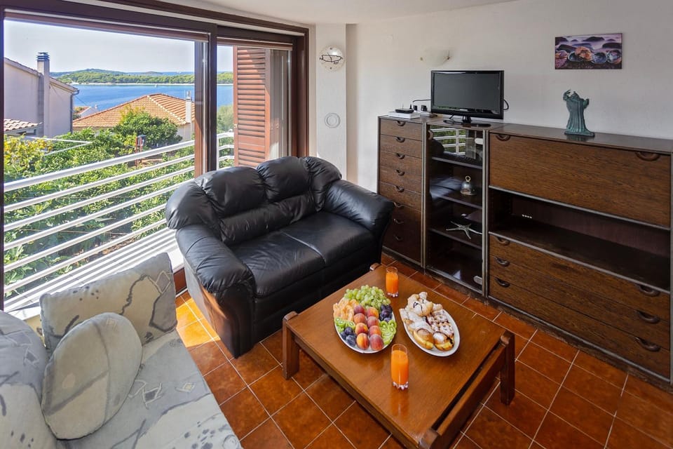 Communal lounge/ TV room, TV and multimedia, Living room, Seating area