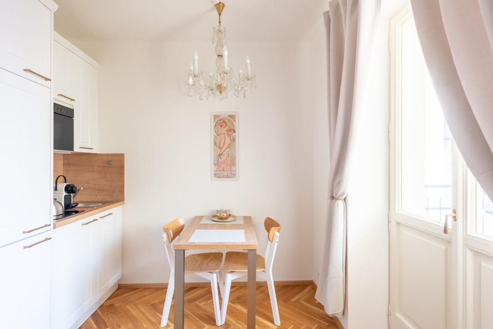Kitchen or kitchenette, Seating area, Dining area