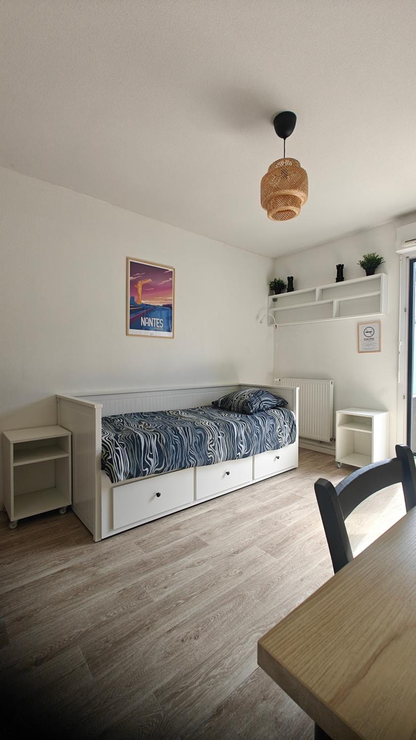Photo of the whole room, Bedroom