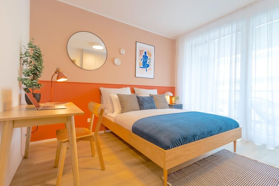 Bed, Photo of the whole room, Seating area, Bedroom