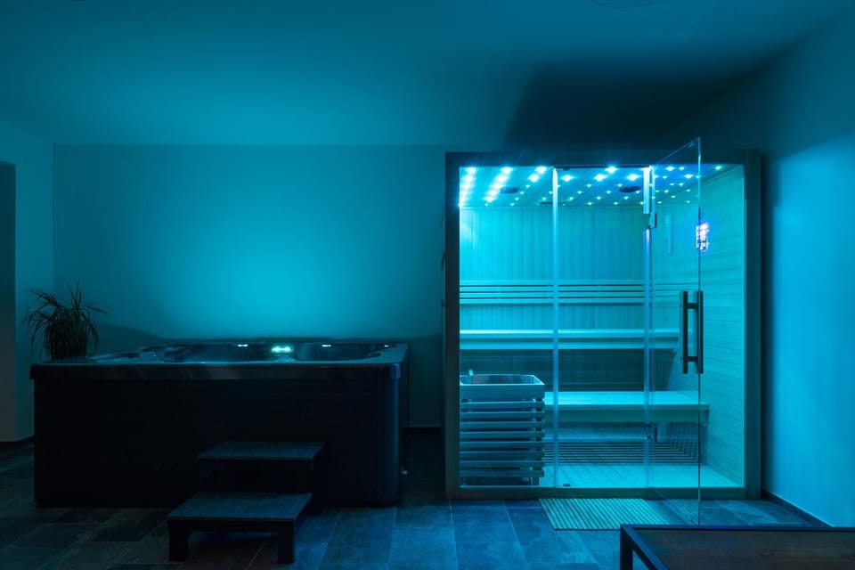 Hot Tub, Sauna, Sauna, Spa and wellness centre/facilities