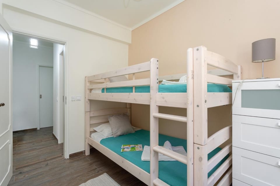 Bedroom, bunk bed