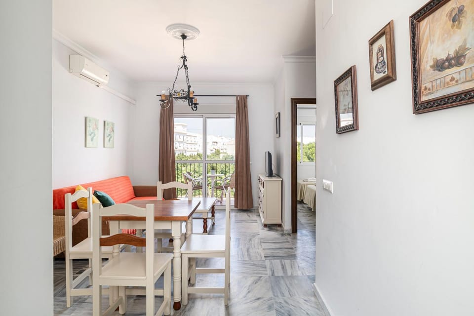 Living room, Seating area, Dining area, air conditioner