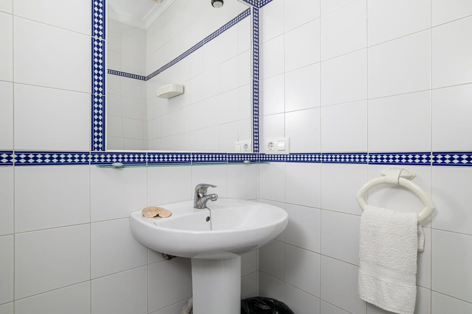 Toilet, Bathroom, towels