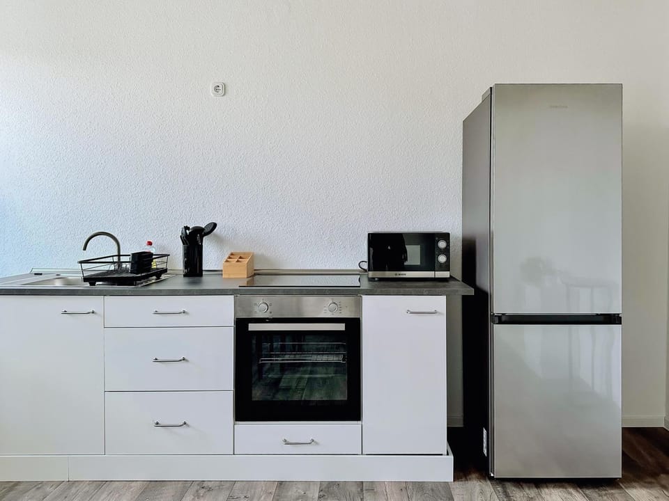 Kitchen or kitchenette, microwave, oven, stove